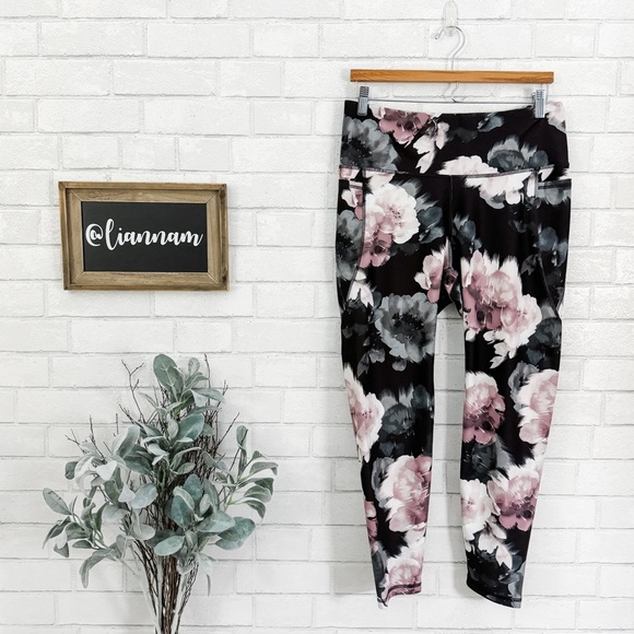 Old Navy Pants - OLD NAVY Black Flowered 7/8 Ankle Length Side Pocket Elevate Leggings